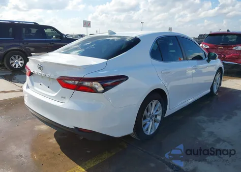 2023 Toyota Camry Le z USA, uszkodzony, nr VIN 4T1R11AK6PU739625